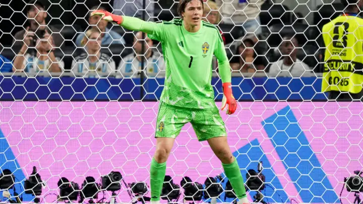 ลีดส์ ยูไนเต็ด แย่งชิงนายทวารสวีเดน